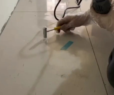 邢台市瓷砖开裂维修公司专业分享瓷砖在铺贴前如果没有沥干水分，将会导致以下问题